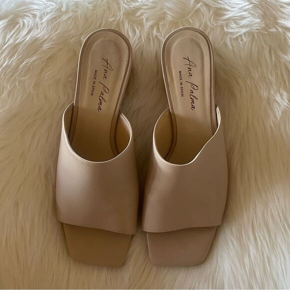 Designer Ana Palma tan mules - Picture 2 of 5